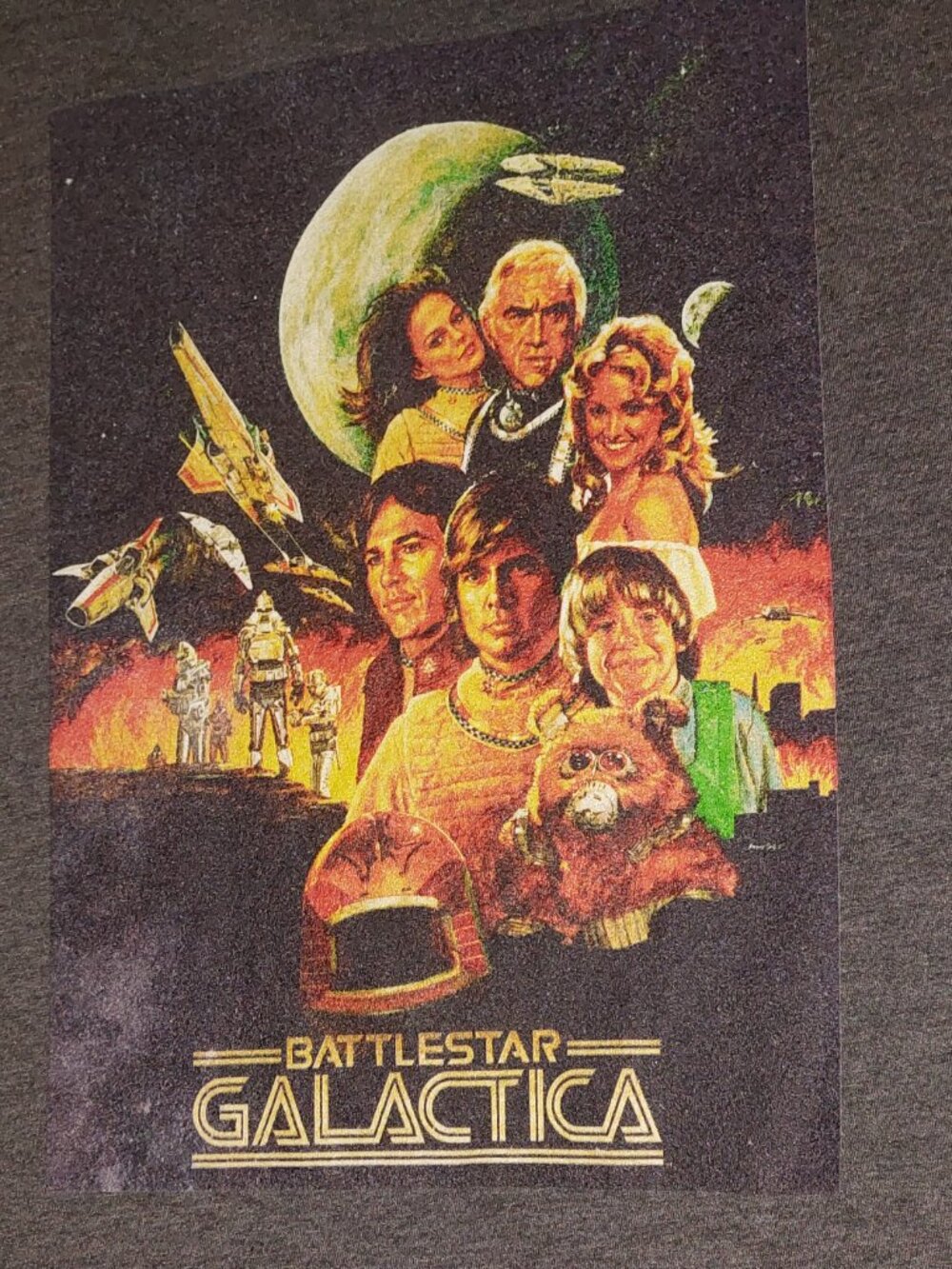 Universal Studios Battlestar Galactica Vintage Group Poster Essential T-Shirt Sm - Picture 3 of 5